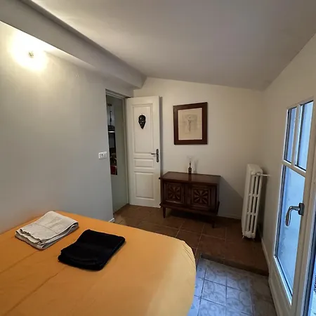 Holiday home Maison En Bord De Seine