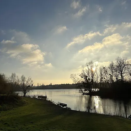 Holiday home Maison En Bord De Seine Vetheuil