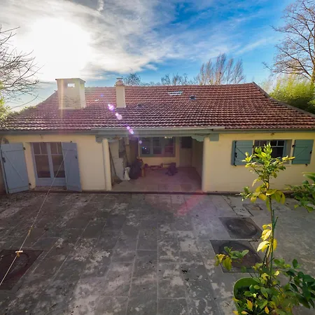 Holiday home Maison En Bord De Seine Vetheuil