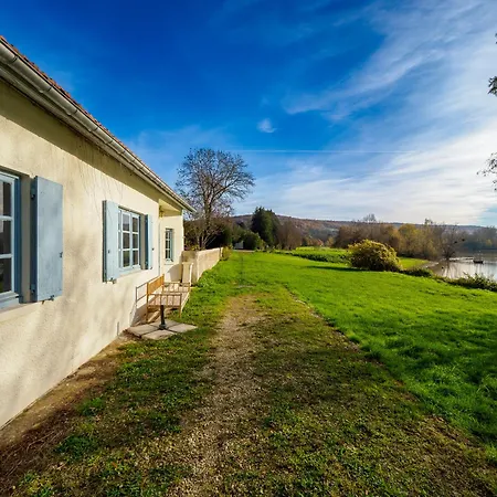 Maison En Bord De Seine Holiday home *
